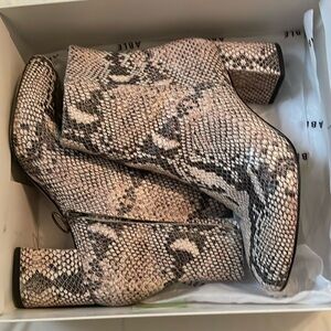 Able ankle boots snake print